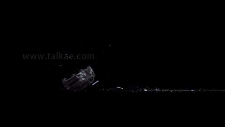 黑色汽车翻滚破碎06